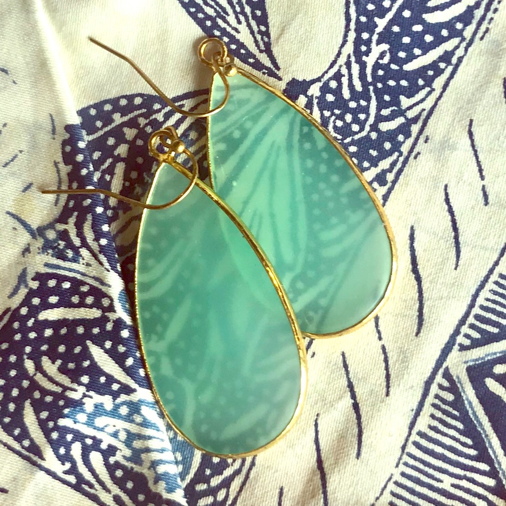 Stunning teardrop earrings